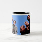 "Elixirs elektrificeren: schokkende titel Mok" Tweekleurige Koffiemok (Center)