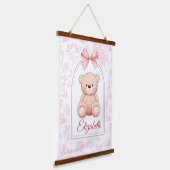 Elizabeth | Aangepaste Roze Teddybeer Nursery Desi Hangend Wandkleed (Gebogen)