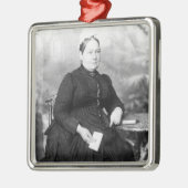 Elizabeth Ann Everest, Nanny tegen Winston Metalen Ornament (Links)