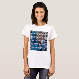 Elizabeth w heeft desondanks haar T-shirt geduurd