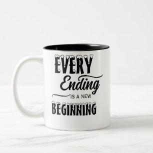 Elk einde is een nieuw begin / gepersonaliseerde m tweekleurige koffiemok