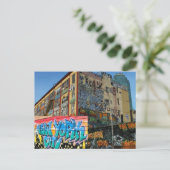 Elk graffiti-gebouw is gelabeld briefkaart (Staand voorkant)