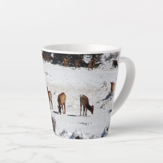 Elk in de mok van Snow latte (Rechterhoek)
