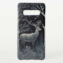 Elk in het bos om middernacht