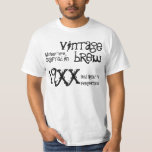 Elk jaar  Brew Funny Birthday Gift W28 T-shirt<br><div class="desc">WITTE EN ZWARTE T-SHIRT VAN DE BEGROTING. Elke ouderdom, Brew, verouderd tot perfecte Vintage, brouwsel, bier, perfectie, verouderd, 1914 1915 1916 1917 1918 1919 1920 1921 1 1922 1 924 1925 1926 1927 1928 1929 1930 1931 1932 1933 1934 1935 1936 1937 38 1939 1940 1941 1942 1943 1944 1945...</div>