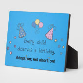 Elk kind verdient een verjaardag. Aanneming Fotoplaat (Zijkant)