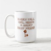 Elk lang meisje heeft een korte beste vriend nodig koffiemok (Links)