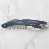 Elk Quote Script Monogram Geborsteld Blauw en Goud Kurkentrekker (Achterkant)