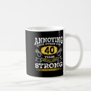Elkaar al 40 jaar irriteren en nog steeds gaan koffiemok