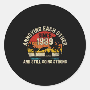 Elkaar irriteren sinds 1989 jaar en nog steeds gaa ronde sticker