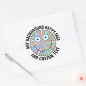 Elke aangepaste kleur, achtergrondtekst Happy Face Ronde Sticker (Envelop)