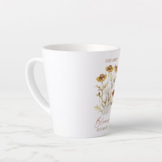 Elke bloem bloeit in zijn eigen tijd - rustieke bl latte mok (Linkerhoek)