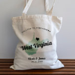 Elke Color West Virginia Map Wedding Welcome Bag, Tote Bag<br><div class="desc">Het weekend van de bruiloft heet cadeautas voor gasten uit de stad voor je bruiloft, met afbeelding van West Virginia. U kunt de kleuren voor om het even welk deel van dit ontwerp uitgeven, evenals het hart naar de plaats van uw bruiloft verplaatsen. Om kleuren te veranderen, personaliseert de klik...</div>