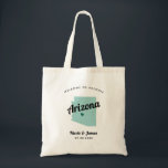 Elke Colour Arizona Wedding Welcome Bag, Tote Bag<br><div class="desc">Het weekend is een cadeautas voor gasten uit de stad voor je bruiloft, met afbeelding van Arizona. U kunt de kleuren voor om het even welk deel van dit ontwerp uitgeven, evenals het hart naar de plaats van uw bruiloft verplaatsen. Om kleuren te veranderen, personaliseert de klik en dan "uitgeeft...</div>