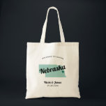 Elke Colour Nebraska Map Wedding Welcome Bag, Tote Bag<br><div class="desc">Het weekend verwelkomen cadeautas voor gasten uit de stad voor je bruiloft, met afbeelding van Nebraska. U kunt de kleuren voor om het even welk deel van dit ontwerp uitgeven, evenals het hart naar de plaats van uw bruiloft verplaatsen. Om kleuren te veranderen, personaliseert de klik en dan "uitgeeft gebruikend...</div>