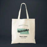 Elke Colour Nebraska Map Wedding Welcome Bag, Tote Bag<br><div class="desc">Het weekend verwelkomen cadeautas voor gasten uit de stad voor je bruiloft, met afbeelding van Nebraska. U kunt de kleuren voor om het even welk deel van dit ontwerp uitgeven, evenals het hart naar de plaats van uw bruiloft verplaatsen. Om kleuren te veranderen, personaliseert de klik en dan "uitgeeft gebruikend...</div>