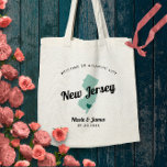 Elke Colour New Jersey Map Wedding Welcome Bag, Tote Bag<br><div class="desc">Het weekend van de bruiloft heet cadeautas voor gasten uit de stad voor je bruiloft, met afbeelding van New Jersey. U kunt de kleuren voor om het even welk deel van dit ontwerp uitgeven, evenals het hart naar de plaats van uw bruiloft verplaatsen. Om kleuren te veranderen, personaliseert de klik...</div>