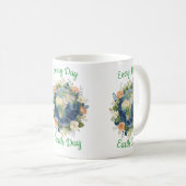 Elke Dag Aardedag Bloemenkrans Aarde Koffiemok (Voorkant rechts)