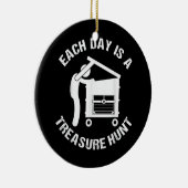 Elke dag duikt er een schattebout op. keramisch ornament (Rechts)