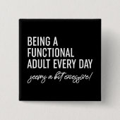 Elke dag een functioneel volwassene zijn vierkante button 5,1 cm (Voorkant)