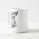 Elke dag is een geschenk koffiemok (Voorkant links)