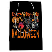Elke dag is een halloween medium cadeauzakje (Voorkant)