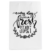 Elke dag is een nieuwe start medium cadeauzakje (Voorkant)