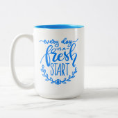 Elke dag is een nieuwe start tweekleurige koffiemok (Links)