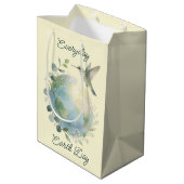Elke dag is het Aardedag Kolibrie Vogel Medium Cadeauzakje (Achterkant Gekanteld)