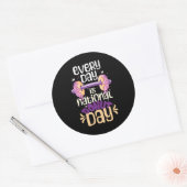 Elke dag is Nationale Donut Day Gezegde Lover Ronde Sticker (Envelop)