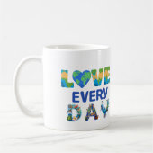 Elke dag liefde op aarde koffiemok (Links)