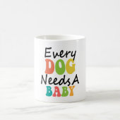 Elke hond heeft een Baby nodig Koffiemok (Center)