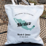 Elke Kleur die Mexico Destination Wedding Welcome  Tote Bag<br><div class="desc">Het weekend van de bruiloft heet cadeautas voor gasten uit de stad voor je bruiloft, met afbeelding van Mexico. U kunt de kleuren voor om het even welk deel van dit ontwerp uitgeven, evenals het hart naar de plaats van uw bruiloft verplaatsen. Om kleuren te veranderen, personaliseert de klik en...</div>