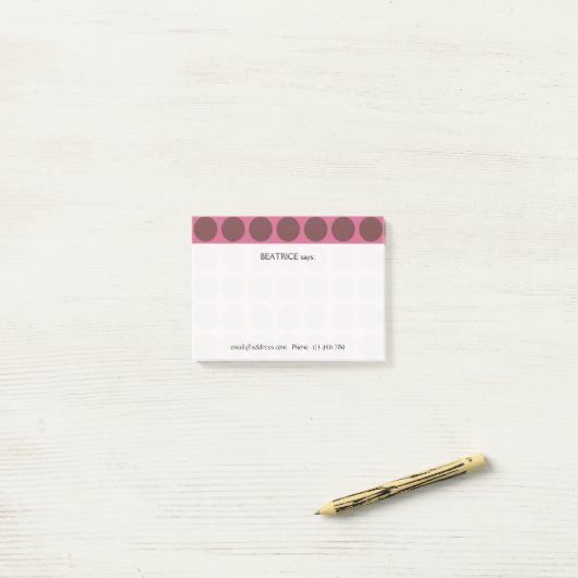  elke kleur Polka Dots Patroon op Roze Post-it® Notes (Op bureau)