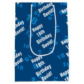 Elke leeftijd & naam gepersonaliseerde gelukkige v medium cadeauzakje (Achterkant)