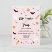 Elke leeftijd roze onze kleine pompoen halloween v kaart (Staand voorkant)