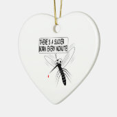 Elke minuut wordt er een Sucker geboren. Keramisch Ornament (Links)