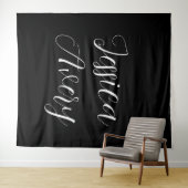 Elke naam | Elegante bewerkbare witte script op zw Wandkleed (In Situ (horizontaal))