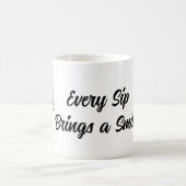 Elke slok brengt een glimlach Mok (Center)