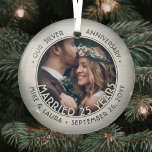 Elke tekst 1 Foto Silver 25th Wedding Jubileum Glas Ornament<br><div class="desc">Viel een vrolijke 25e trouwdag met een aangepaste foto "Gehuwd 25 jaar" rond glas faux geborsteld zilver kerstsieraar. Het afbeelding en al tekst op deze sjabloon zijn eenvoudig te personaliseren en kunnen verschillend of het zelfde op voor en rug zijn. (AFBEELDING & TEKST ONTWERPTIPS: 1) Om de positie van de...</div>