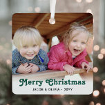 Elke tekst 2 foto groen retro typografie eenvoudig metalen ornament<br><div class="desc">Vier de eenvoudige geneugten van de feestdagen met een aangepaste 2 foto retro typografie vierkante metalen ornament. Afbeeldingen en alle tekst op deze sjabloon zijn gemakkelijk aan te passen en kunnen verschillend of hetzelfde zijn op de voor- en achterkant. Prettige feestdagen Het kan elke formulering bevatten, zoals Vrolijk kerstfeest, kinder,...</div>