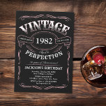 Elke Vintage van de Leeftijd Whiskey Thmed Birthda Kaart<br><div class="desc">Deze zwarte,  roze en witte leuke vintage,  die is geïnspireerd door het klassieke whiskylabel,  is geweldig voor de 30e,  40e,  50e,  60e,  70e,  80e,  90e of enige andere verjaardagsfeestdag,  verrassingsfeest of andere gelegenheden! Pas het aan met je eigen tekst en partijgegevens.</div>
