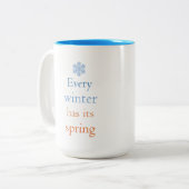 Elke winter heeft de mok van de lente-tweetonkoffi (Voorkant links)