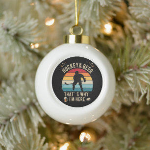 Ellendige Hockey en Bier Woordspeling Hockey Keramische Bal Ornament