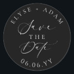 Ellesmere Modern Minimalist Wedding Save the Date Ronde Sticker<br><div class="desc">De Ellesmere save the date envelope seal sticker heeft een modern minimalistisch ontwerp op een witte achtergrond voor een strakke en eenvoudige look. De scripttekst kan niet worden bewerkt. Alle andere tekst kan volledig worden bewerkt. Voor meer geavanceerde aanpassingen van dit ontwerp selecteert u de knop "Aanpassen" hierboven.</div>