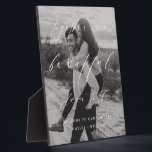 Ellesmere Samen Is Een Mooie Plaats Welkom Fotoplaat<br><div class="desc">Voeg de finishing touch toe aan je trouwdag met dit op maat gemaakte foto trouw-welkomstbord. Personaliseer het welkomstbord met je eigen foto. Het bord heeft een minimalistisch ontwerp met een kalligrafie koptekst in script. De script koptekst is een afbeelding die niet kan worden bewerkt. Alle andere tekst is volledig aanpasbaar....</div>