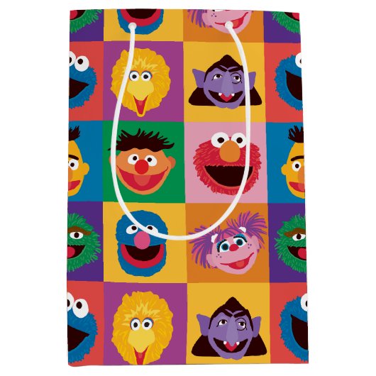 Elmo en vrienden inpakpapier medium cadeauzakje (Voorkant)