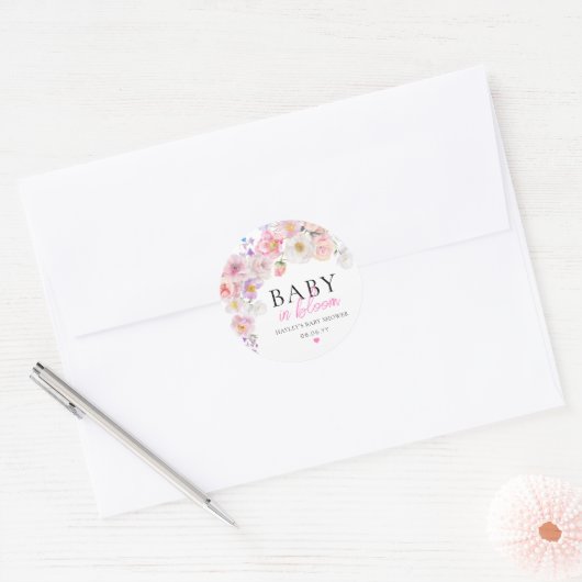 Eloise Roze Bloemen Baby in Bloom Baby shower Ronde Sticker (Envelop)
