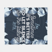 Eloquent Silence Quote Art voor Serene Decor Fleece Deken (Voorkant (Horizontaal))