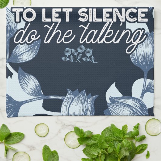 Eloquent Silence Quote Art voor Serene Decor Theedoek (Gevouwen)